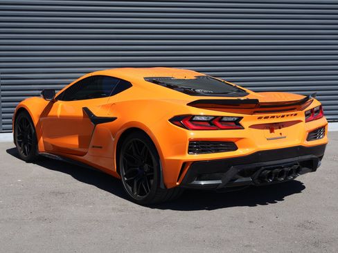 Used 2024 Chevrolet Corvette Z06 RWD image 3