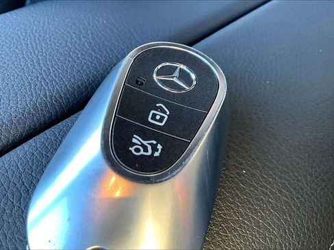 Used 2025 Mercedes-Benz GLC 300 4MATIC image 14