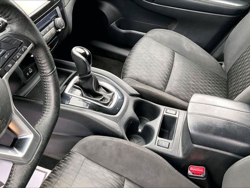 Used 2020 Nissan Rogue SV FWD image 15