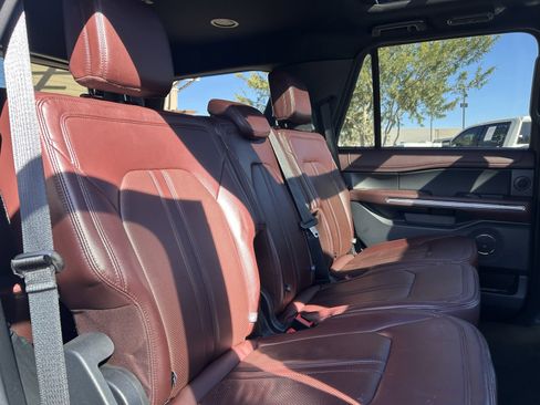 Used 2024 Ford Expedition Limited image 16