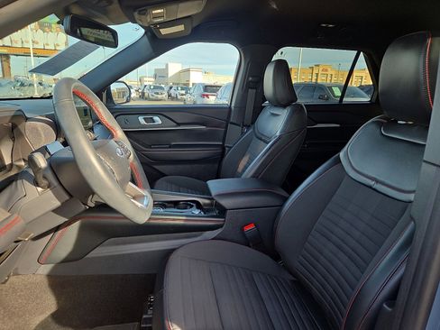 Used 2025 Ford Explorer ST-Line w/ Premium Package image 12