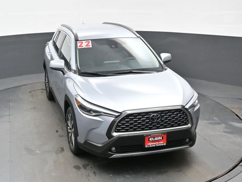 Used 2022 Toyota Corolla Cross XLE image 36