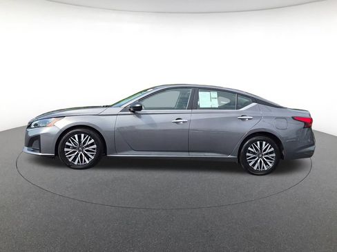 Used 2025 Nissan Altima 2.5 SV FWD image 6
