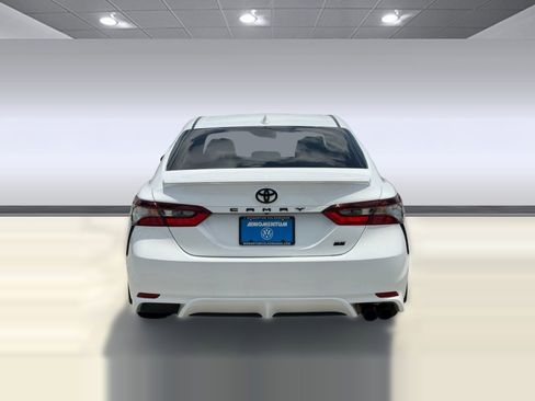 Used 2023 Toyota Camry SE FWD image 9