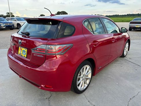 Used 2013 Lexus CT 200h w/ Premium Pkg w/Backup Camera FWD image 4