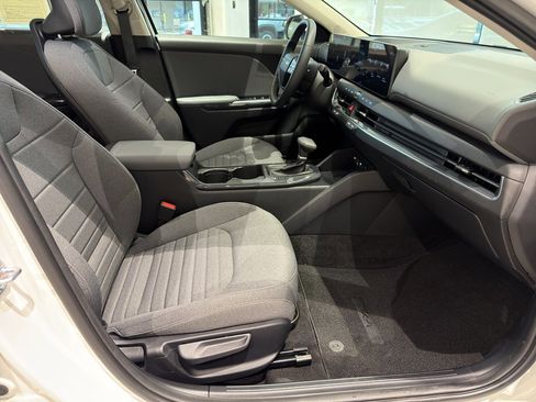 Used 2025 Kia K4 EX image 22
