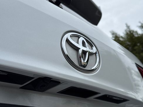 Certified 2023 Toyota Highlander L image 15