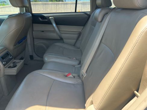 Used 2010 Toyota Highlander SE AWD/4WD image 9