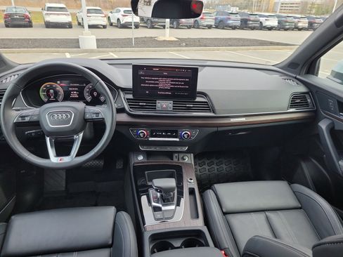 Used 2024 Audi Q5 e Premium Plus w/ Premium Plus Package AWD/4WD image 3