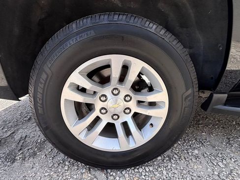 Used 2018 Chevrolet Suburban LT RWD image 24
