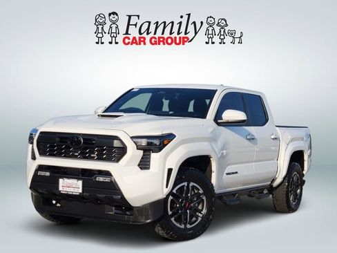 Certified 2026 Toyota Tacoma TRD Sport AWD/4WD image 1