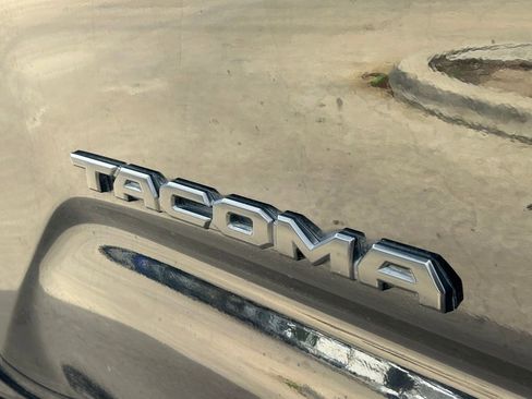 Used 2021 Toyota Tacoma TRD Sport w/ Technology Package image 15