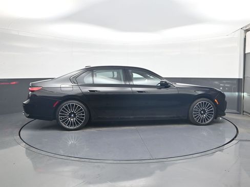 Used 2025 BMW 760i xDrive w/ Executive Package image 8