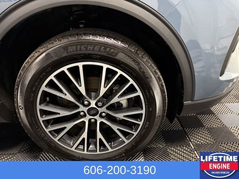 Used 2024 Ford Escape SE image 5