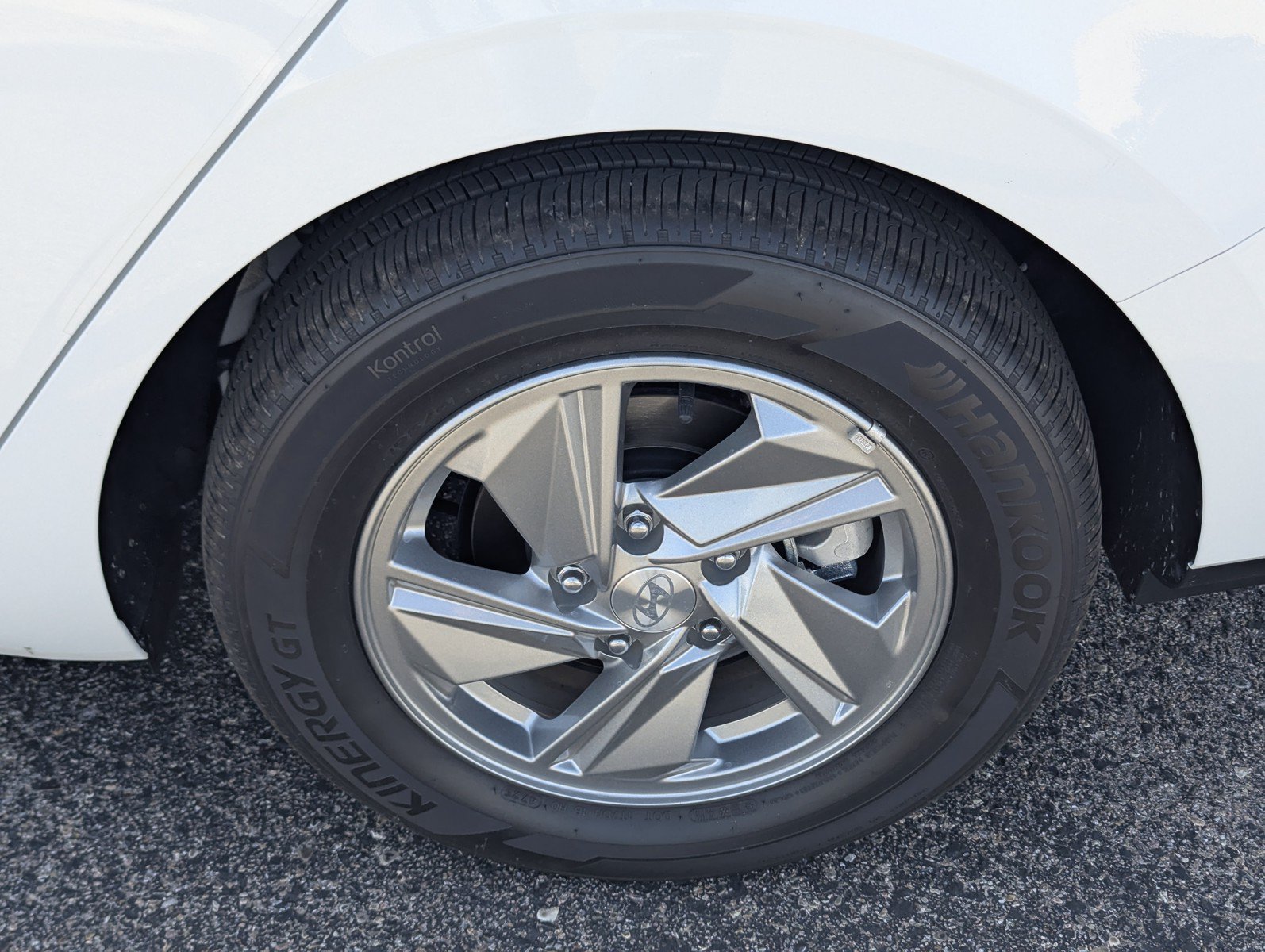 Certified 2026 Hyundai Elantra SE w/ Cargo Package FWD image 7