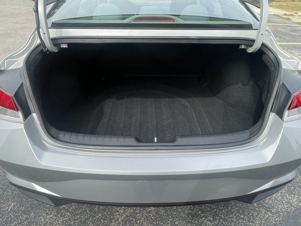 Used 2021 Hyundai Elantra SE FWD image 5