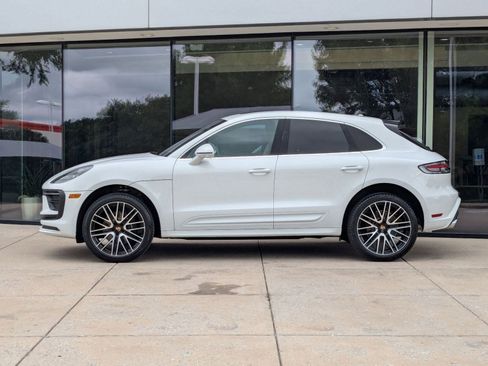 Used 2025 Porsche Macan image 2