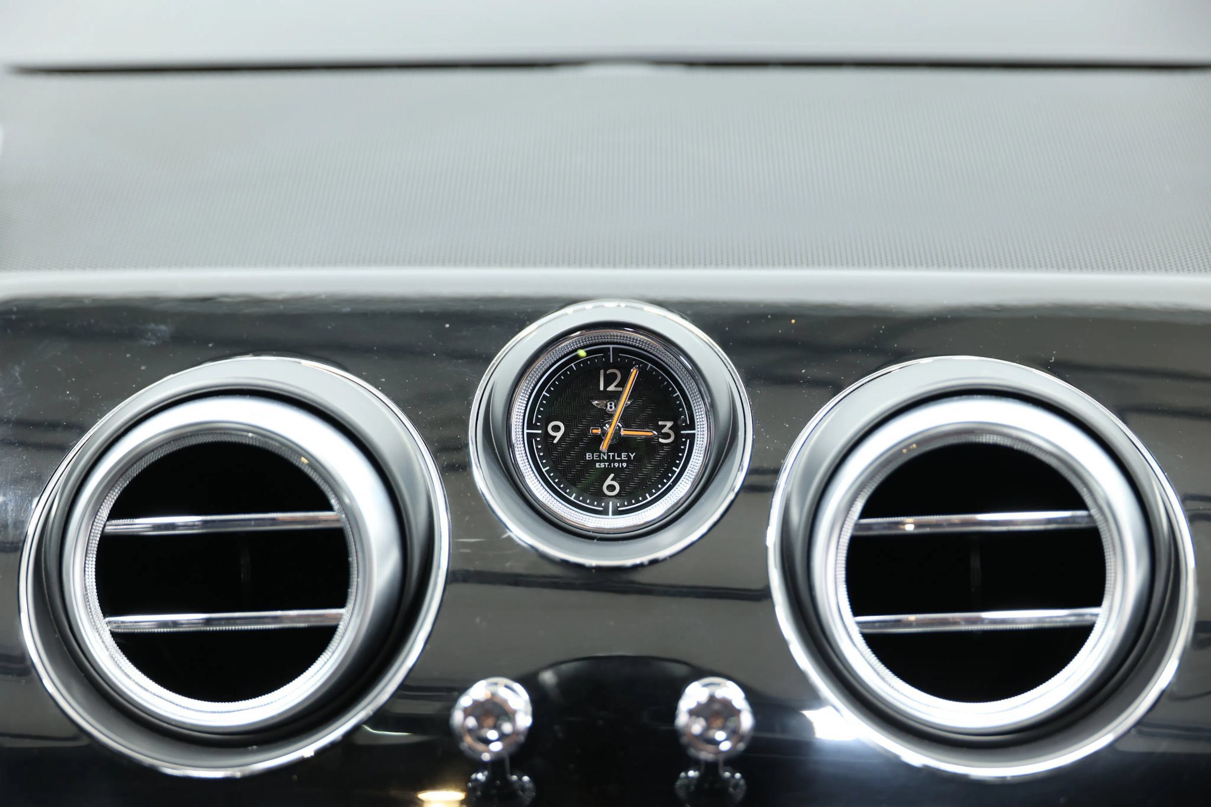 Used 2018 Bentley Bentayga Onyx Edition AWD/4WD image 35