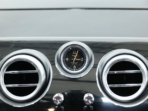 Used 2018 Bentley Bentayga Onyx Edition AWD/4WD image 35