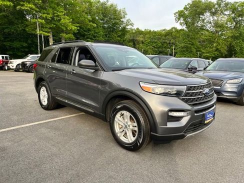 Used 2022 Ford Explorer XLT w/ Equipment Group 202A AWD/4WD image 4