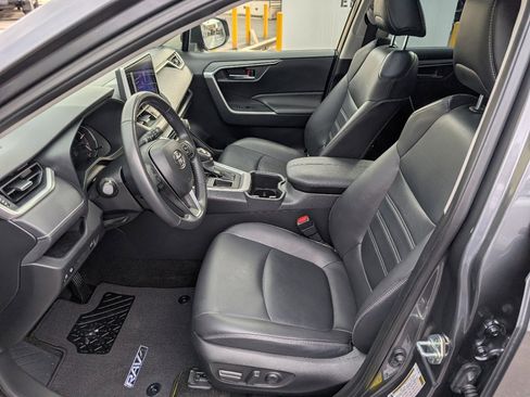 Used 2023 Toyota RAV4 XLE Premium image 2