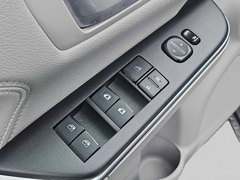 Used 2017 Toyota Camry XLE w/ Convenience Package image 22