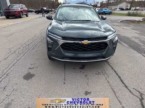 New 2025 Chevrolet Trax RS image 9