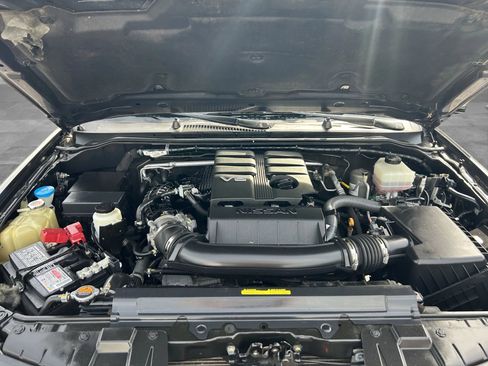 Used 2021 Nissan Frontier SV w/ Midnight Edition Floor Mats image 9