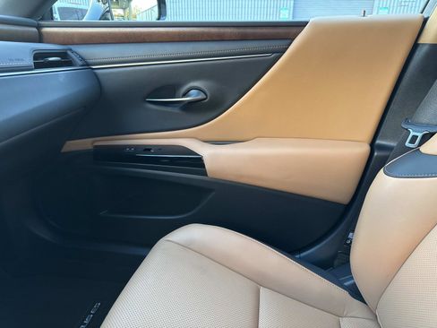 Certified 2024 Lexus ES 350 w/ Premium Package image 22