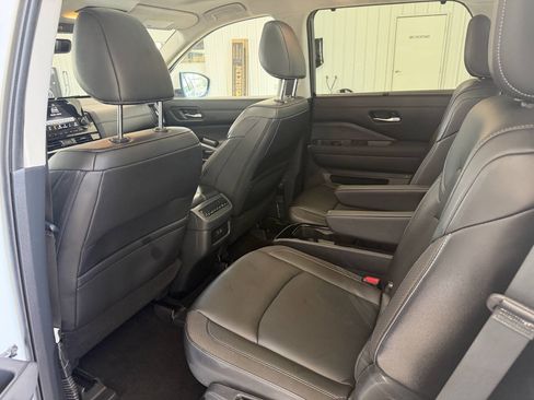 Used 2025 Nissan Pathfinder SL w/ SL Premium Package AWD/4WD image 22