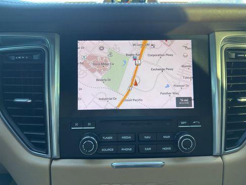 Used 2018 Porsche Macan S image 33