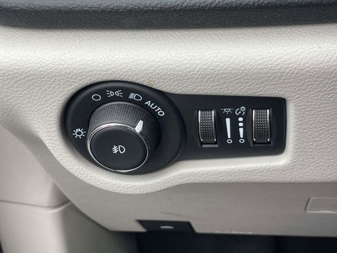 Used 2022 Chrysler Pacifica Touring-L image 17