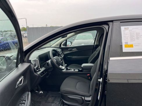 Used 2025 Kia Sportage LX FWD image 25