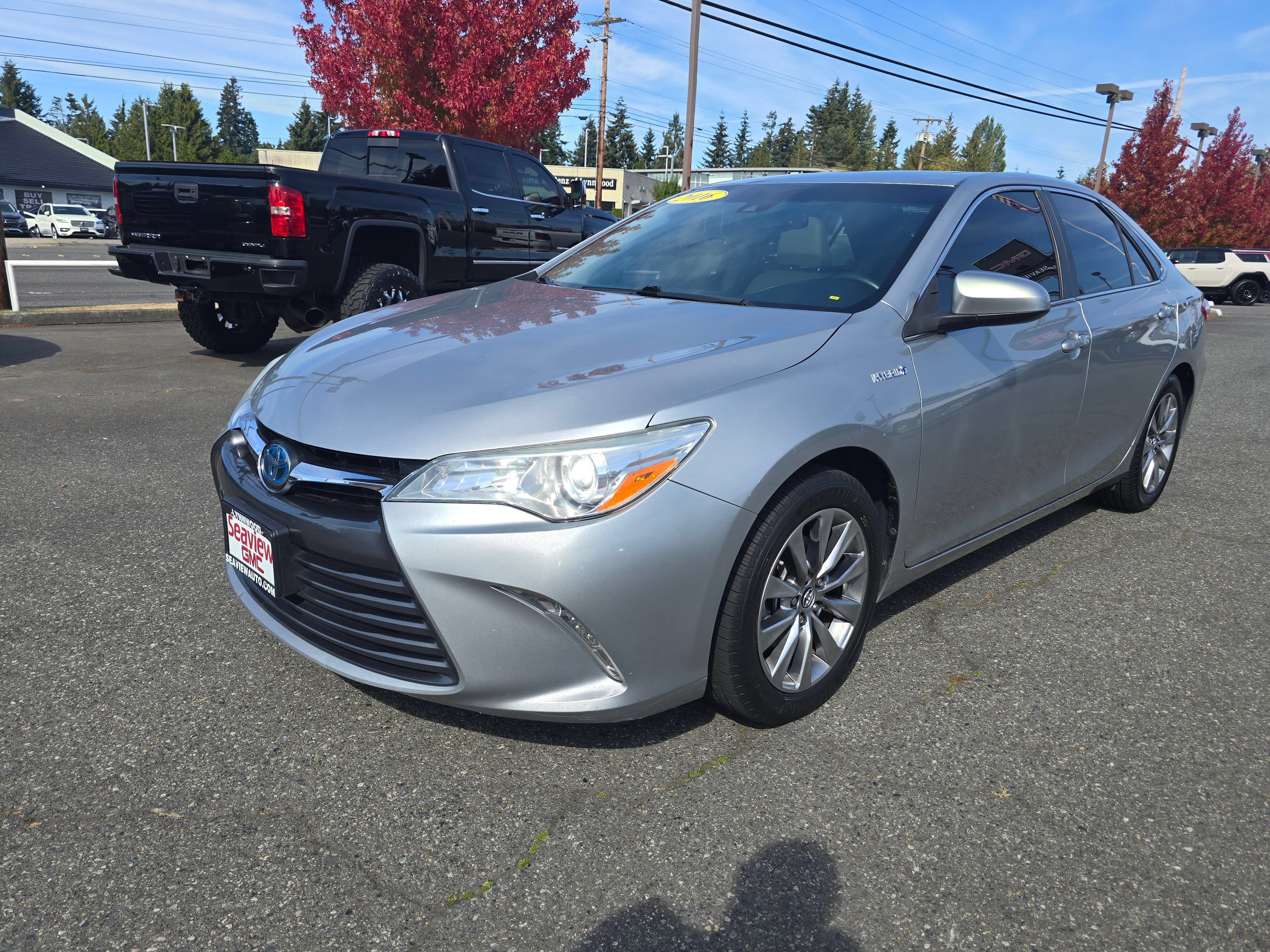 Used 2016 Toyota Camry XLE w/ Moonroof Package FWD image 3