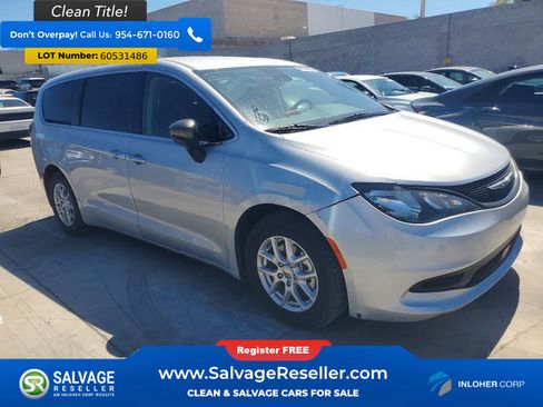 Used 2023 Chrysler Voyager LX FWD image 5