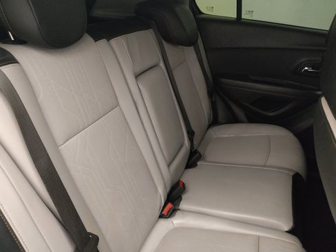 Used 2020 Chevrolet Trax LT w/ Driver Confidence Package FWD image 19