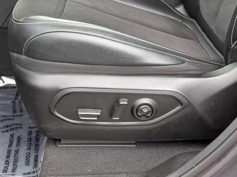 Used 2023 Jeep Grand Cherokee Altitude AWD/4WD image 12