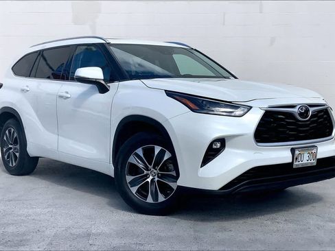 Used 2021 Toyota Highlander XLE FWD image 21
