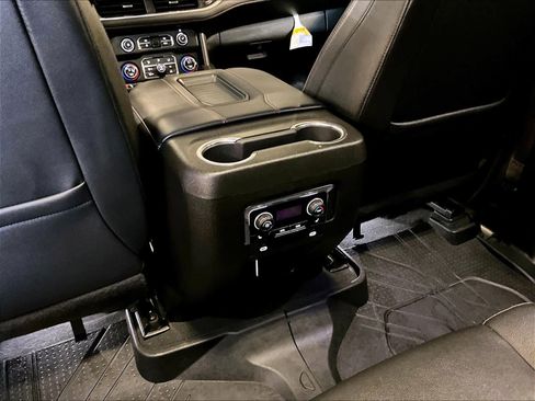 Used 2022 Chevrolet Suburban RST w/ Luxury Package image 29