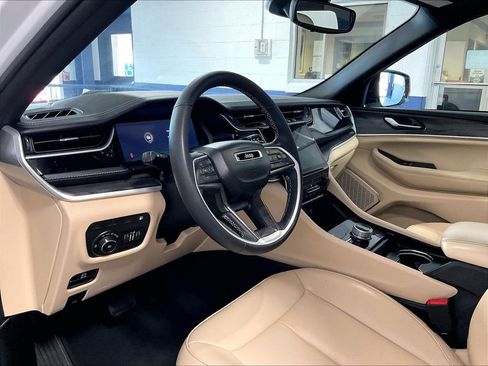Used 2023 Jeep Grand Cherokee 4WD 4xe image 8