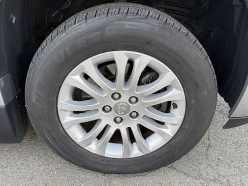 Used 2017 Toyota Sienna XLE FWD image 19