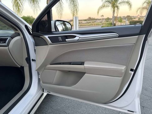 Used 2020 Ford Fusion SE image 33