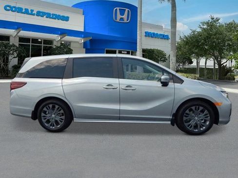 New 2026 Honda Odyssey Touring image 6