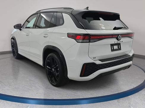 New 2026 Volkswagen Tiguan SE R-Line FWD image 7