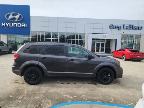 Used 2020 Dodge Journey SE w/ Blacktop Package FWD image 8