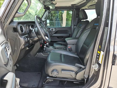 Used 2023 Jeep Wrangler Unlimited Rubicon 4xe w/ Cold Weather Group AWD/4WD image 9