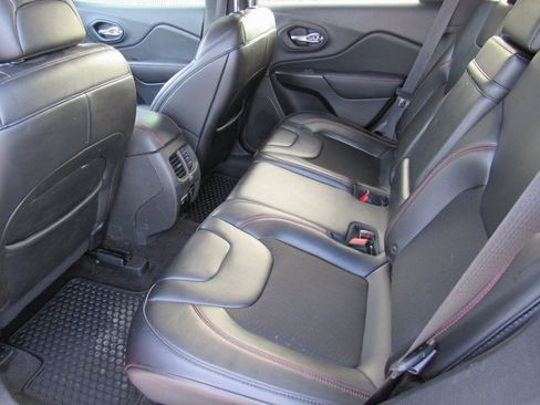 Used 2019 Jeep Cherokee Trailhawk w/ Cold Weather Group image 11