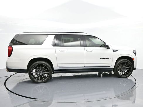 Used 2023 GMC Yukon XL Denali Ultimate image 8