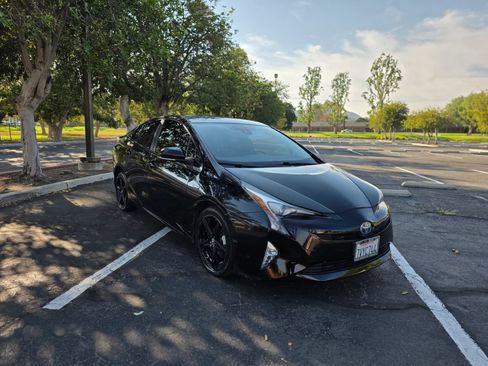 Used 2016 Toyota Prius Four Touring FWD image 1