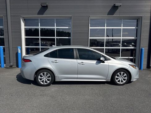 Used 2021 Toyota Corolla LE image 4